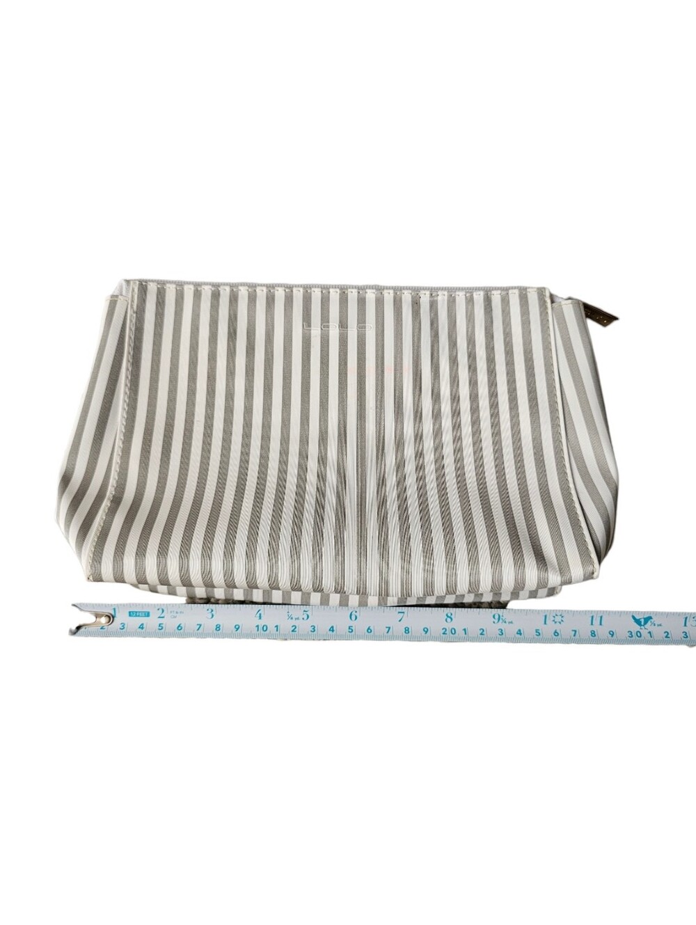 LOLO Cosmetic Bag with Makeup Appliqué - Large Capacity - Picture 10 of 12